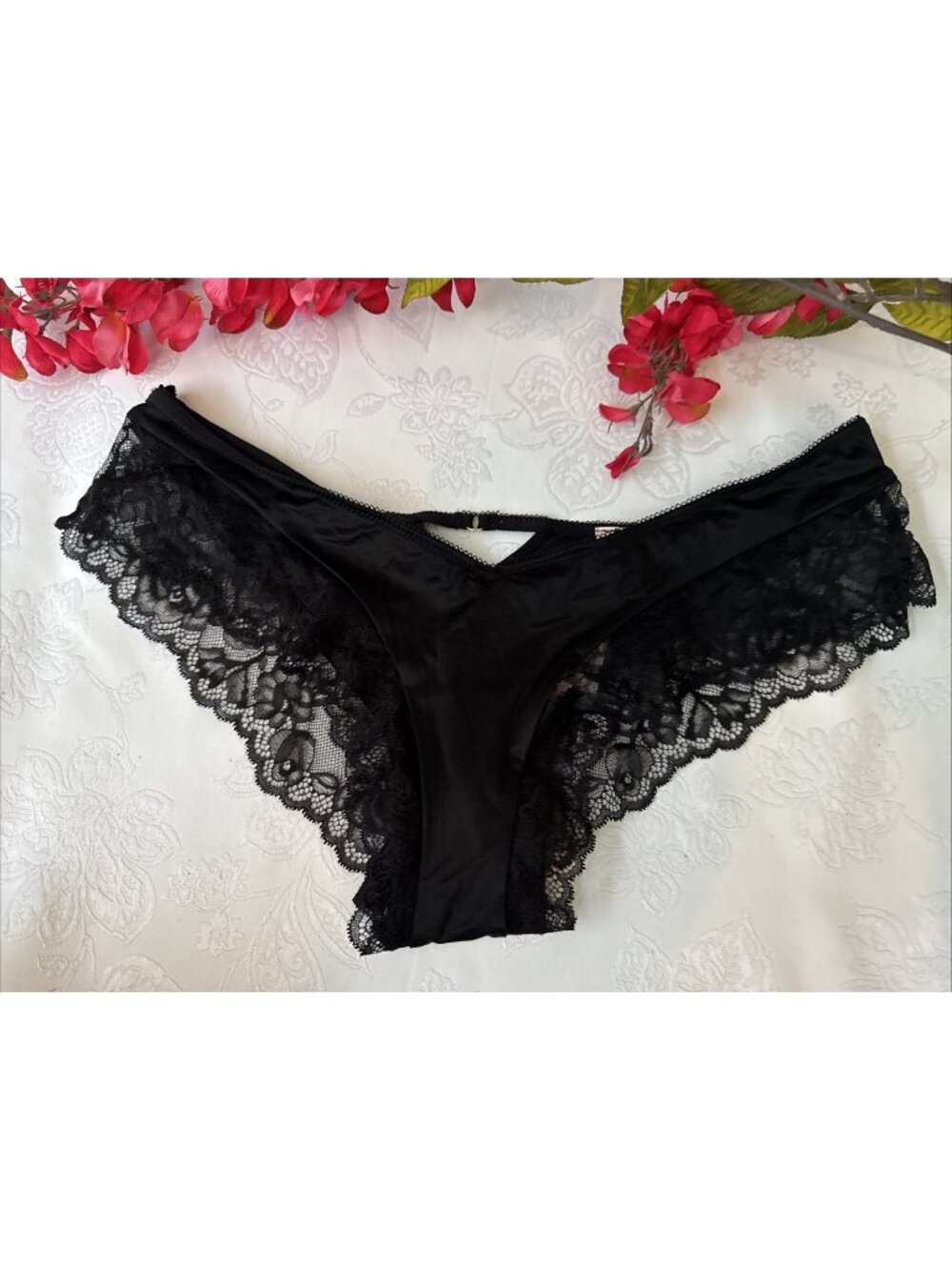 VICTORIA'S SECRET M BLACK SILKY LACE VERY SEXY HI LEG CHEEKY PANTIES CHARM NWT